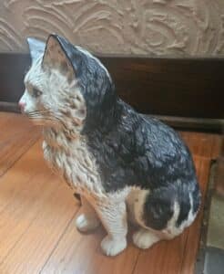 Vintage-Tabby-Cat-Figurine-second-image