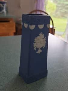 Wedgwood-Jasperware-Spill-Vase-third-image