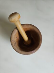 Wooden-Mortar-and-Pestle-second-image
