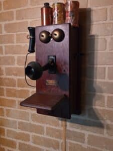 Kellogg-Switchboard-Supply-Company-Wall-Telephone-second-image