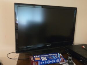 Magnavox-Flat-Screen-TV-with-Built-in-DVD-Player