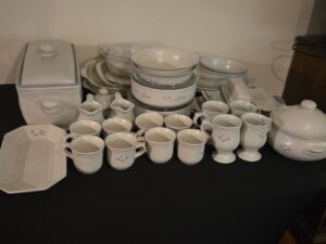 Pfaltzgraff-Heirloom-dinnerware-set