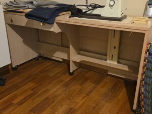 Sewing-Machine-Table