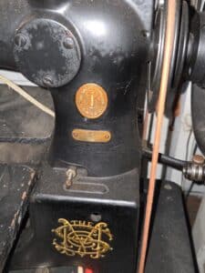 Singer-Model-New-Family-Treadle-Sewing-Machine-third-image