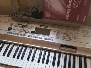 Yamaha-Portable-Grand-DGX-Keyboard-second-image