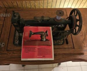 Antique-Singer-Treadle-Sewing-Machine-second-image