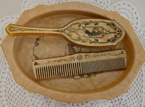 Art-Deco-Celluloid-Vanity-Set-second-image