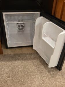Avanti-Compact-Refrigerator-second-image