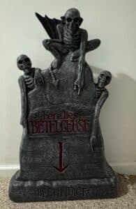 Beetlejuice-Light-Up-Tombstone-Prop