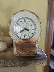 Ceramic-Deer-and-Clock-Figurine-second-image