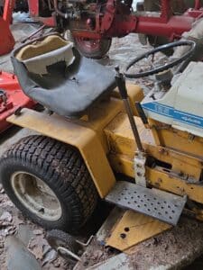 Cub-Cadet-Hydrostatic-Garden-Tractor-third-image