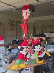 Disney-Mickey-Minnie-Christmas-Lamppost-Decoration-second-image