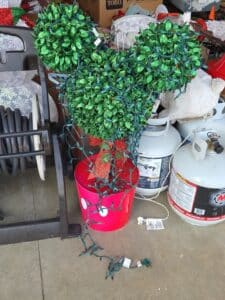 Disney-Mickey-Mouse-Topiary-Tree