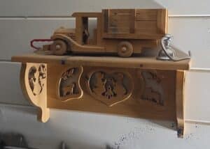 Folk-Art-Heart-Scene-Shelf-second-image
