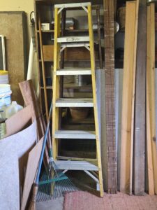 Foot-Fiberglass-Step-Ladder
