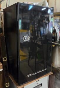 Frigidaire-Retro-Mini-Fridge