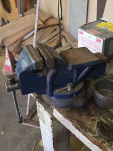 Heavy-Duty-Bench-Vise-second-image
