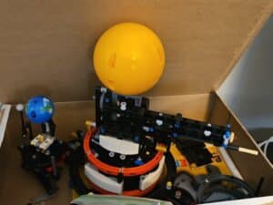 LEGO-Technic-Planet-Earth-and-Moon-in-Orbit