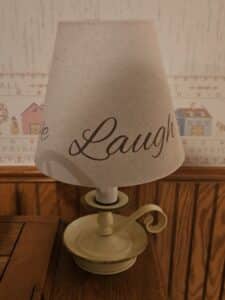 Live-Laugh-Love-Table-Lamp