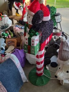 Mickey-Mouse-Tinsel-Mailbox