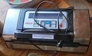 Nesco-VS-Deluxe-Vacuum-Sealer-second-image