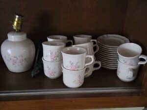 Pfaltzgraff-Tea-Rose-Lamp-and-Mugs