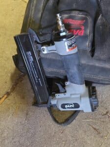Pneumatic-Brad-Nailer-Stapler-third-image