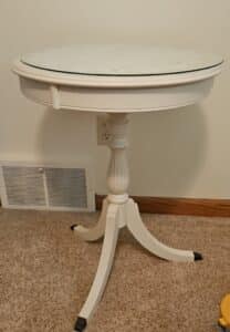 Round-Pedestal-Accent-Table