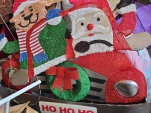 Santa-in-Truck-Yard-Decor