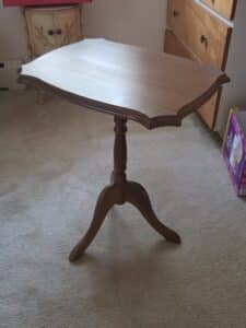 Tilt-top-candle-stand