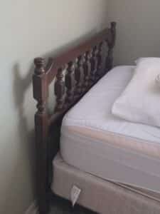 Twin-Spindle-Bed-Set-second-image