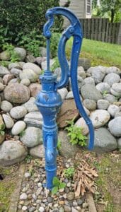 Vintage-Cast-Iron-Hand-Water-Pump