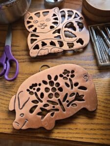 Vintage-Copper-Cat-and-Pig-Trivets