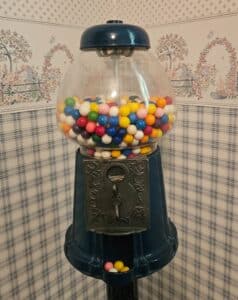 Vintage-Gumball-Machine-second-image