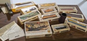 Vintage-HO-Train-Collection-Bachmann-Golden-Spike-Over-or-Under-Blinking-Bridge