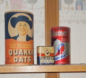 Vintage-Quaker-Oats-and-Calumet-Baking-Powder-Tins