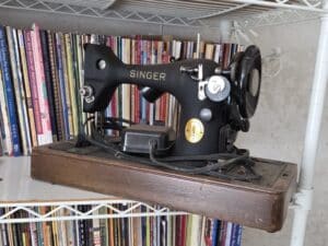 Vintage-Singer-Sewing-Machine