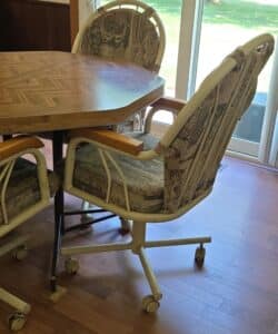 Caster-Chair-Company-Dining-Set-second-image