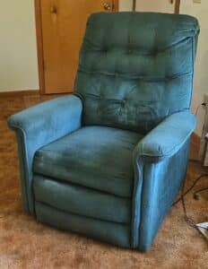 Green-Tufted-Manual-Recliner-second-image