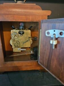 Hamilton-Mantel-Clock-third-image