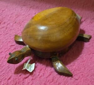 Hand-Carved-Wooden-Turtle-Trinket-Box