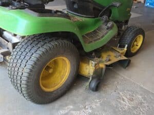 John-Deere-X-Riding-Lawn-Tractor-third-image