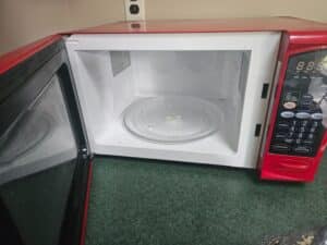 Magic-Chef-Red-Countertop-Microwave-second-image