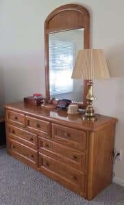 Oak-Dresser-with-Mirror-second-image