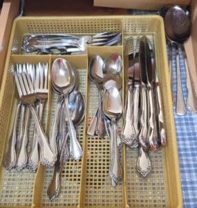 Oneida-Mansfield-Stainless-Flatware-Set