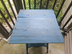 Painted-Spindle-Leg-Table-second-image