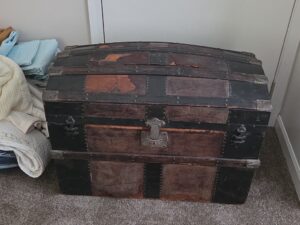 Victorian-Dome-Top-Trunk-third-image