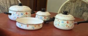 Vintage-Floral-Enamelware-Cookware-Set