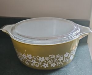 Vintage-Pyrex-Crazy-Daisy-Casserole-Dish