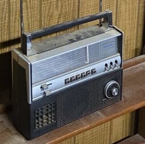 Vintage-Soundesign-Band-Portable-Radio